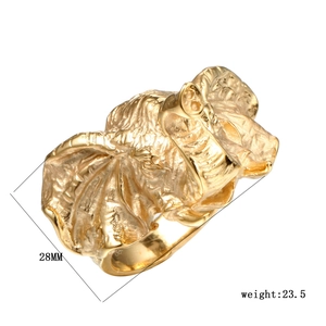 Macro detail of golden elephant ring showing 23.5g weight and 28mm size specifications