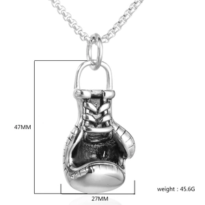 Detail van zilveren bokshandschoen hanger met 47mm hoogte en 45,6g gewichtsspecificaties