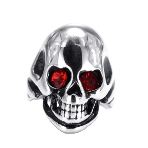 Detailed close-up of retro skull ring featuring vibrant red rhinestone eyes and silver finish