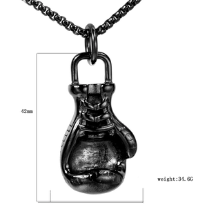 Heren ketting met zwarte bokshandschoen hanger van roestvrij staal voor fitness en sport