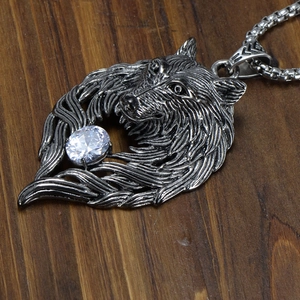 Hip hop rock wolf totem pendant necklace in vintage steel with a sparkling zircon stone