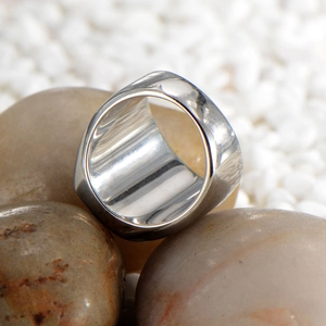 Polished silver titanium steel square signet ring for men on white river stones