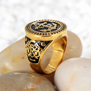 Bague ancre vintage pour homme en acier inoxydable doré avec gravures latérales détaillées
