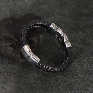 Bracelet vintage pour homme en cuir noir tressé avec surpiqûres et fermoir magnétique