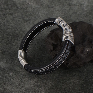 Bracelet pour homme en cuir tressé noir avec fermoir en métal gravé sur pierre volcanique