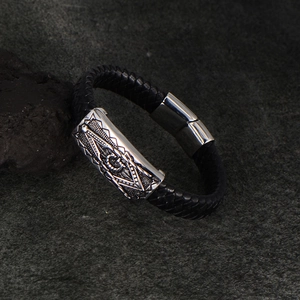 Bracciale da uomo in pelle intrecciata con simbolo massonico e chiusura magnetica in acciaio