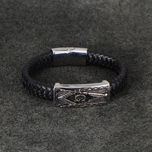 Bracciale da uomo in pelle nera intrecciata con chiusura massonica in argento lucido