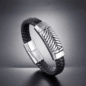Bracelet pour homme en cuir tressé noir avec fermoir magnétique en acier inoxydable poli