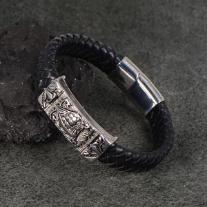 Bracelet tressé en cuir pour homme avec plaque en métal gravée d'un voilier marin