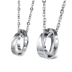 Collier Pendentif Double Anneau Entrelacé en Acier Titane pour Couples Argent Strass Gravé Eternal Love Bijoux