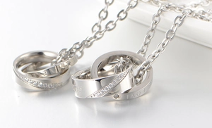 Exquis collier pendentif double anneau entrelacé pour couples avec zircons incrustés
