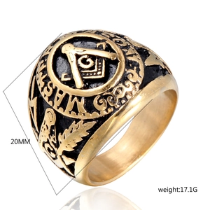 Détail de la bague franc-maçon avec gravure Master et poids de 17,1g indiqué