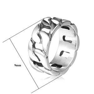 Detail showing the 9mm width of a polished stainless steel Cuban chain style ring