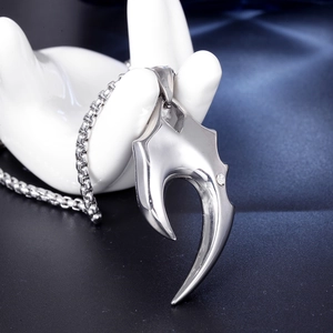 Retro wolf tooth pendant necklace in silver stainless steel for men with punk style