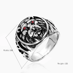 Anillo de acero inoxidable con cabeza de león retro para hombre y cristales rojos