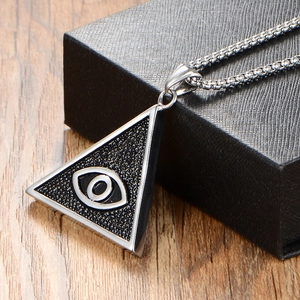 Pendentif triangle Œil de la Providence en acier inoxydable avec collier chaîne à mailles