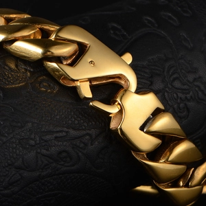 Massives goldenes Edelstahl-Panzerarmband mit hochglanzpoliertem Karabinerverschluss