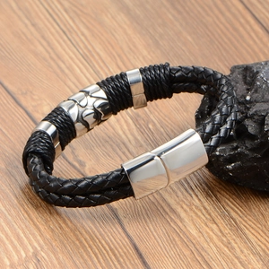 Bracelet tressé en cuir pour homme avec fermoir magnétique en acier inoxydable argent
