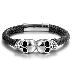 Bracelet punk tressé en cuir noir pour homme avec double tête de mort et fermoir aimanté