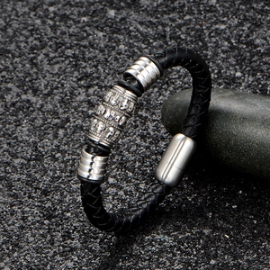 Bracelet punk vintage en cuir tressé pour homme avec perle tête de mort et fermoir