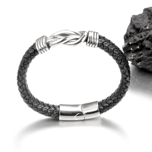 Bracciale da uomo intrecciato in pelle nera con nodo in acciaio inossidabile e chiusura magnetica