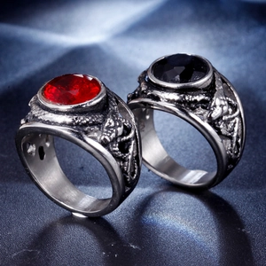 Retro titanium steel rings with red and black gemstones and carved dragon relief