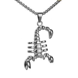 Collana con ciondolo a forma di scorpione in acciaio inossidabile lucido e catena box