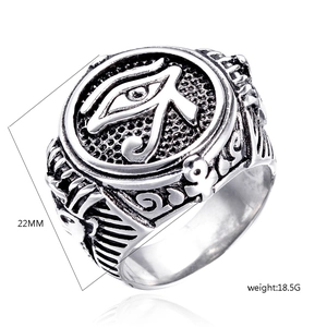 Details der Horusauge-Edelstahlring mit 22mm Durchmesser und 18,5g Gewicht