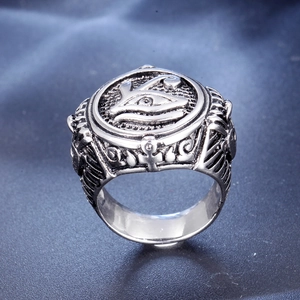 Vintage Siegelring aus Edelstahl mit Auge des Horus, Ankh-Details und antikem Silber-Finish
