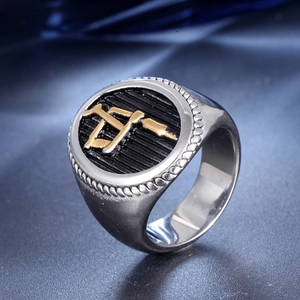 Retro engine drill ring for men in silver and gold steel with black textured dial