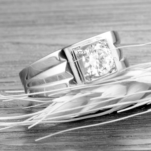 Men's stainless steel vintage ring with square center stone and stepped groove texture