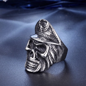 Vintage punk rock skull officer ring in stainless steel for biker style fashion