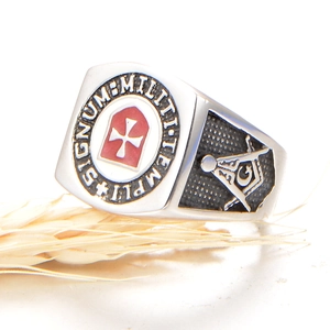 Knights Templar ring in stainless steel with red cross emblem and masonic side symbols