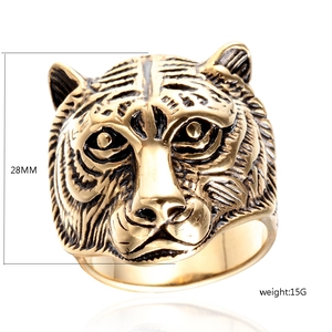 Detail view of vintage tiger head ring in gold finish showing 28mm size and 15g weight