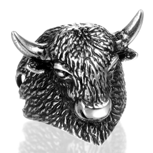 Retro silver bull head ring for men in vintage stainless steel with detailed horns