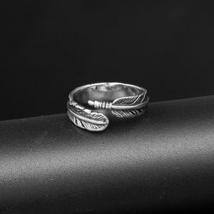 Vintage feather titanium steel ring with intricate details and adjustable open structure