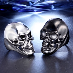 Vintage gothic skull rings in silver and black finish made of stainless steel