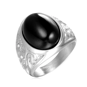 Vue détaillée bague pour homme en acier inoxydable avec pierre noire ovale et gravures