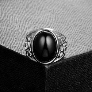 Bague vintage homme en acier inoxydable avec onyx noir ovale et motifs fleurs ajourés