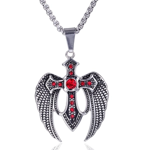 Collana con Ciondolo a Croce ad Ala Gotica Vintage Acciaio Inossidabile Strass Rosso Intarsiato Gioielli Punk Rock per Uomo Solo Ciondolo