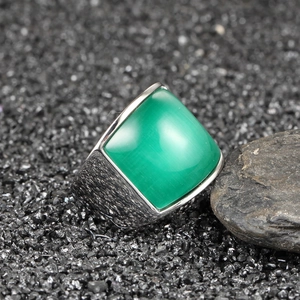 Bague large pour homme en acier inoxydable avec pierre oeil de chat verte carrée