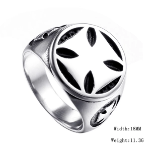 Macro detail of retro stainless steel signet ring with 18mm width and star pattern