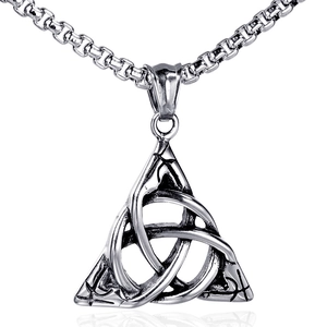 Collier avec pendentif Triquetra vintage en acier inoxydable et chaîne à mailles carrées
