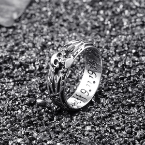 Men's punk skull ring in vintage silver finish with gothic engraving on black stones