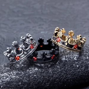 Gotisches Kronen-Ring-Set in Silber, Schwarz und Gold mit roten Edelsteinen