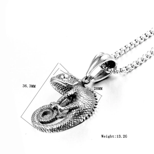 Detailed view of vintage chameleon pendant showing exact 36.3mm size and 13.2g weight
