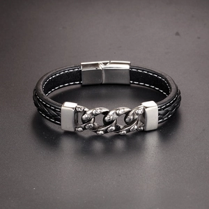 Bracciale punk da uomo in pelle nera intrecciata e maglie in acciaio inox con teschi