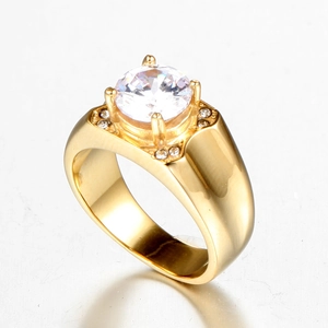 Vue détaillée de bague pour homme en titane avec pierre ronde et serti à quatre griffes