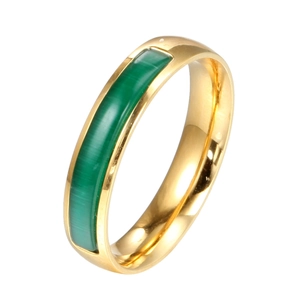 Bague punk en acier titane doré ornée d'une pierre œil de chat verte rectangulaire
