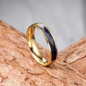 Bague punk gothique en titane doré avec incrustation géométrique de grès bleu pour homme